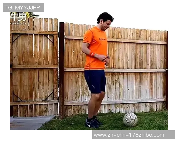 花式足球颠球技巧全解析让你在球场上成为瞩目的焦点